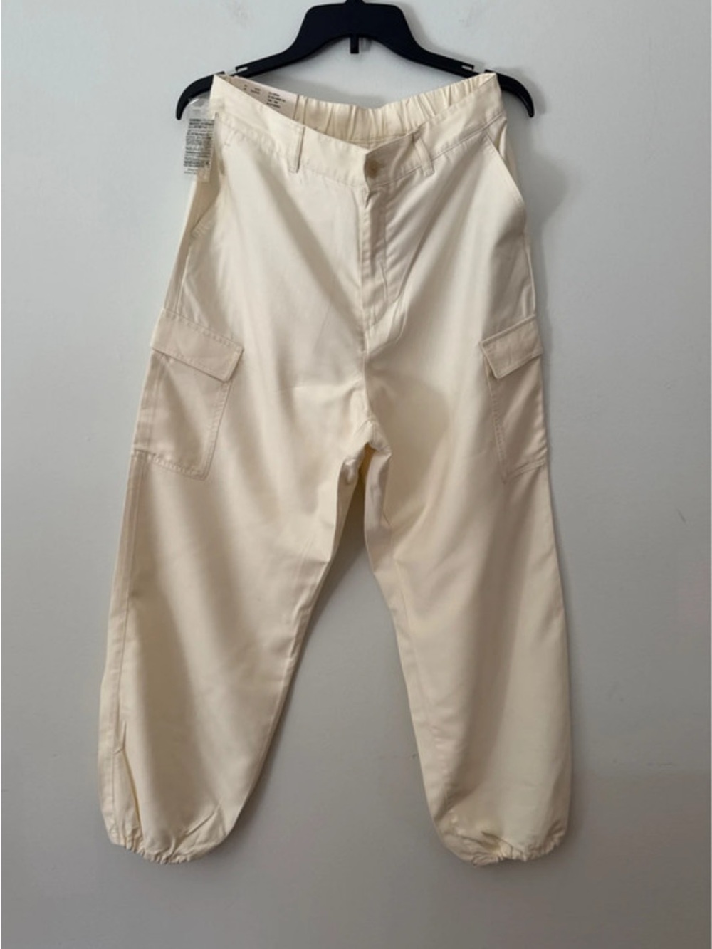 UNIQLO WOMENS CREAM CARGO PANTS